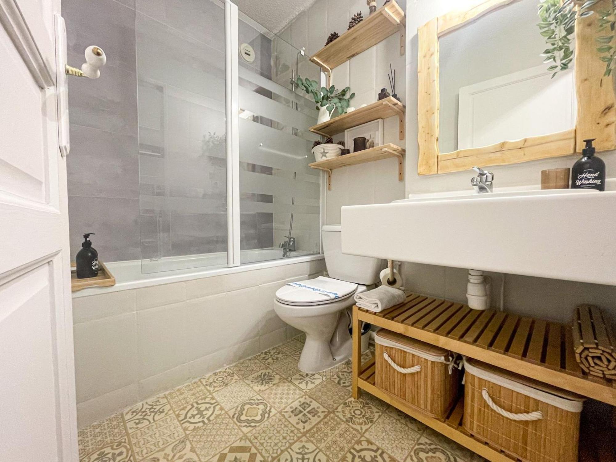 Apartamento Ideal Para Parejas En Enveitg Ngoại thất bức ảnh